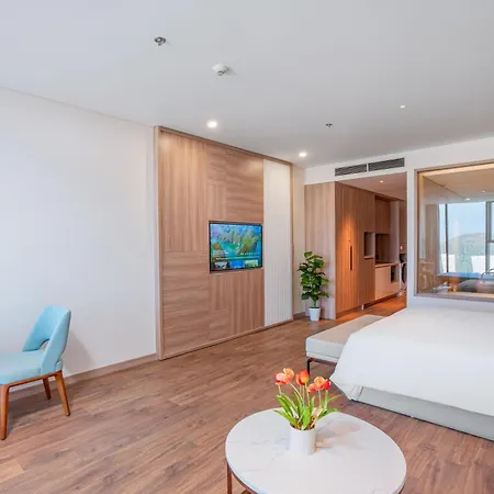 Luxury Apt In A La Cart Residence - Walk To Marina Beach